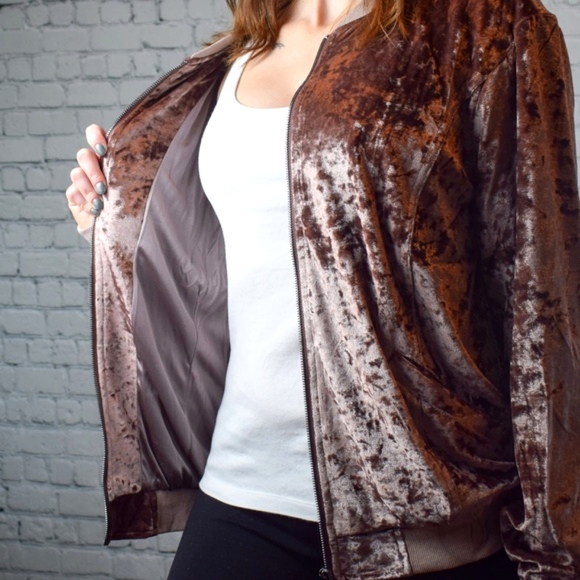 Last One ❗️ Vintage Rose Velvet Bomber Jacket - Picture 4 of 6